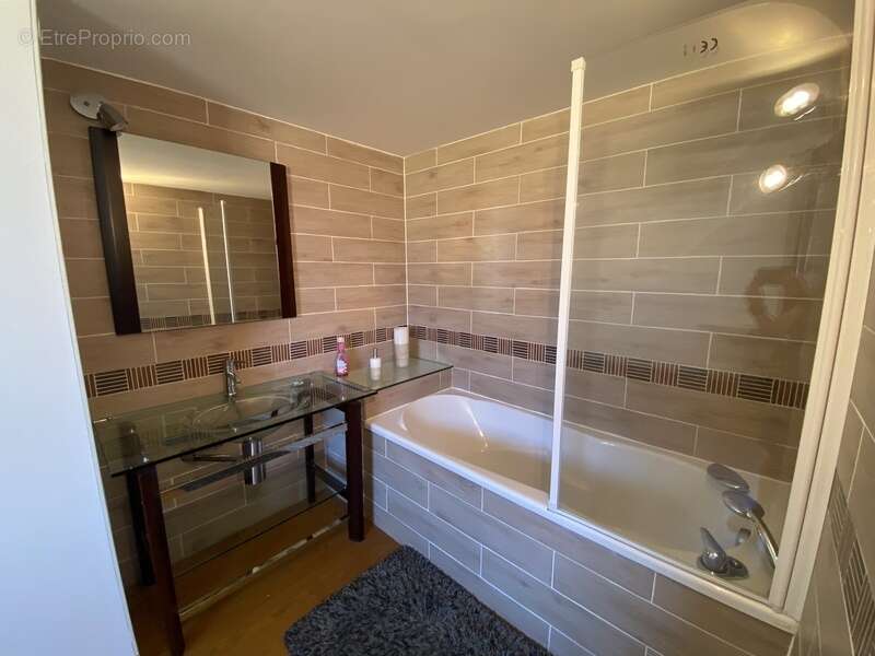Dpt Pyrénées Orientales (66), à vendre proche LE SOLER Maison 5 pièces 169 m² garage, cour, jacuzzi - photo 10