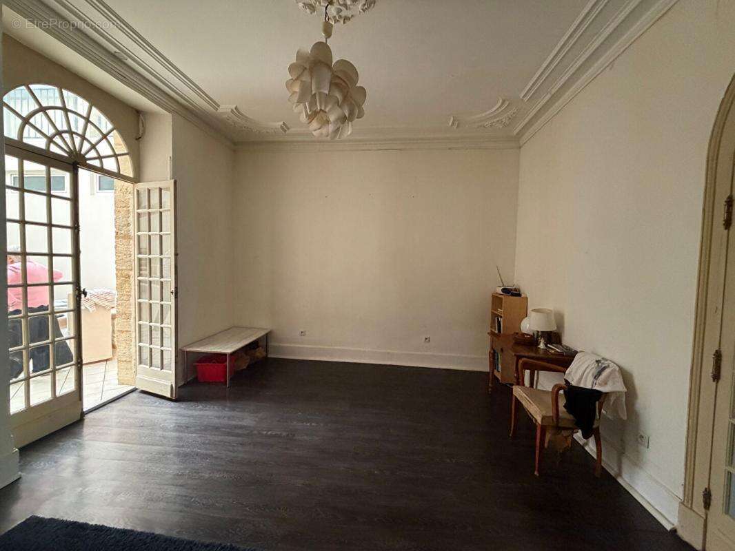 A Blaye Appartement de 114 m2 de caractère du XIX siècle avec locataire en place - photo 6