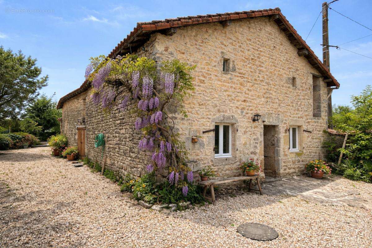 Maison à LIMALONGES