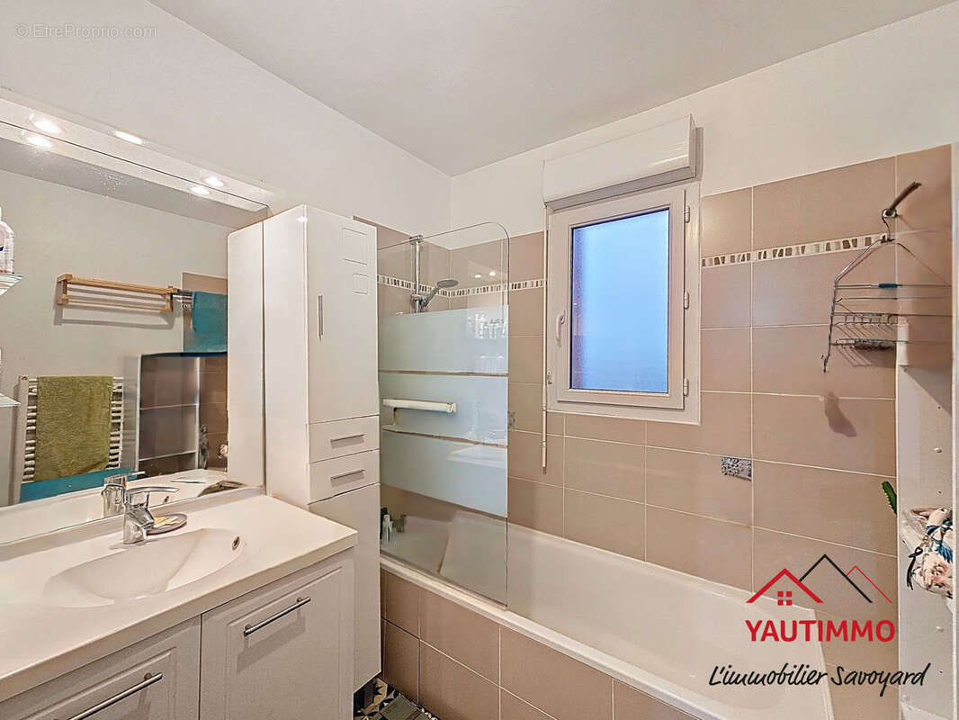 Appartement à BONNE