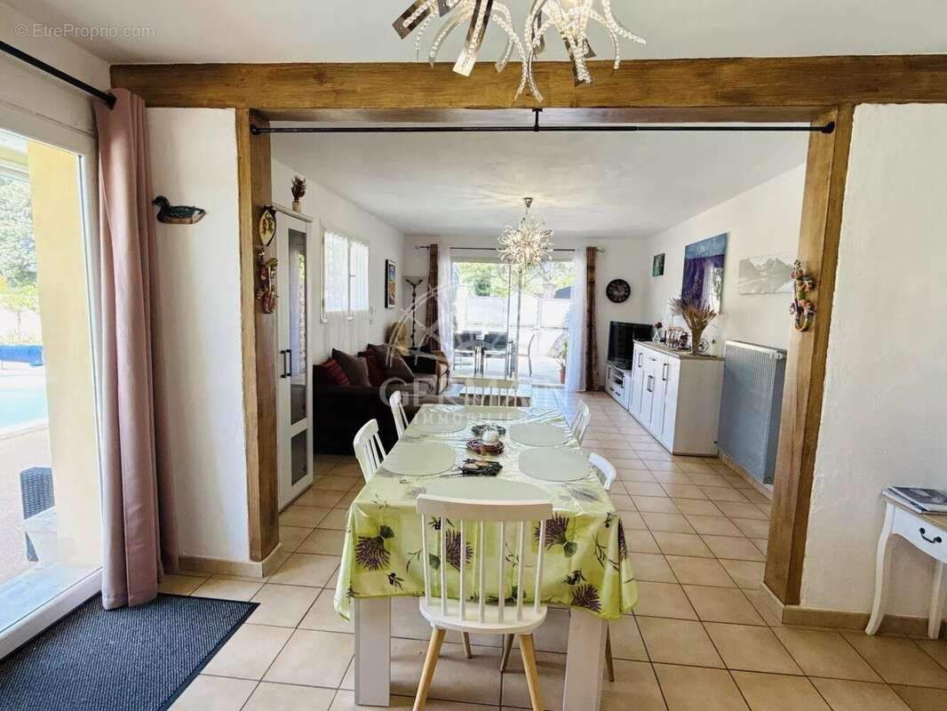 Maison à L'ISLE-SUR-LA-SORGUE