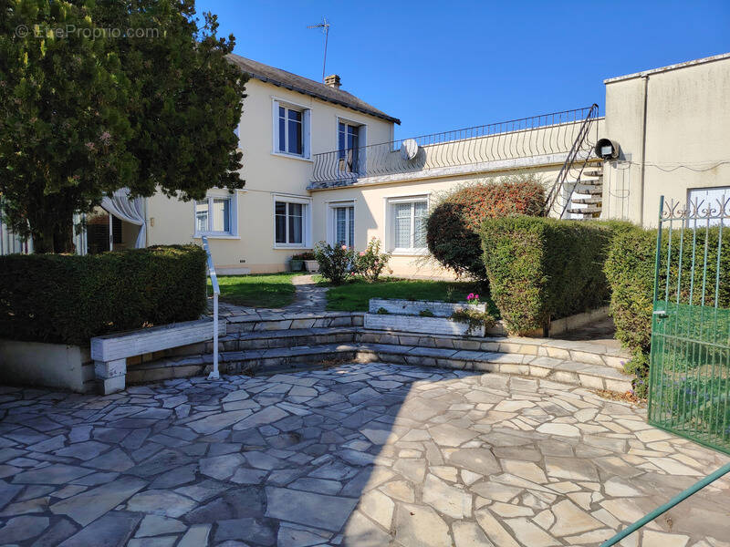 Maison à ASSAIS-LES-JUMEAUX