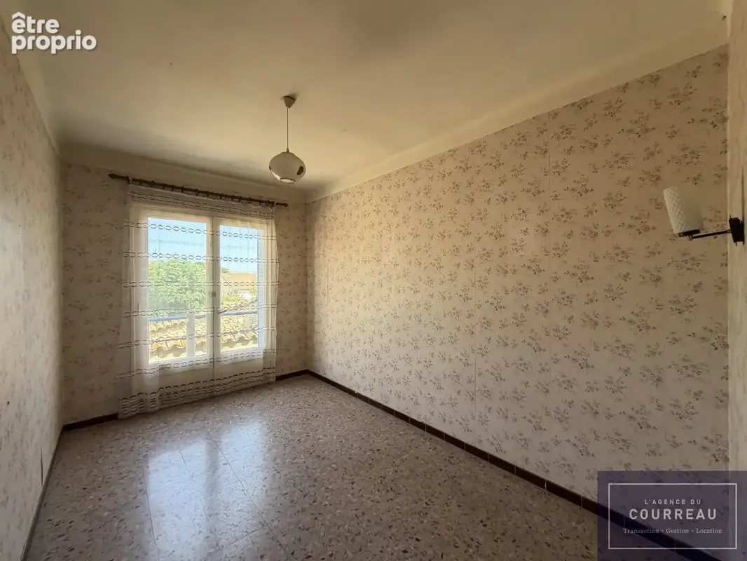 POMEROLS -Maison de Village de 143m2 avec un grand garage- - photo 6