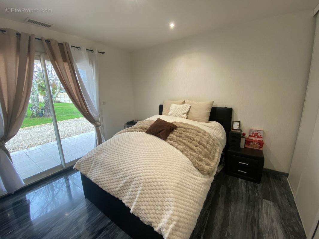 Maison à AMBARES-ET-LAGRAVE