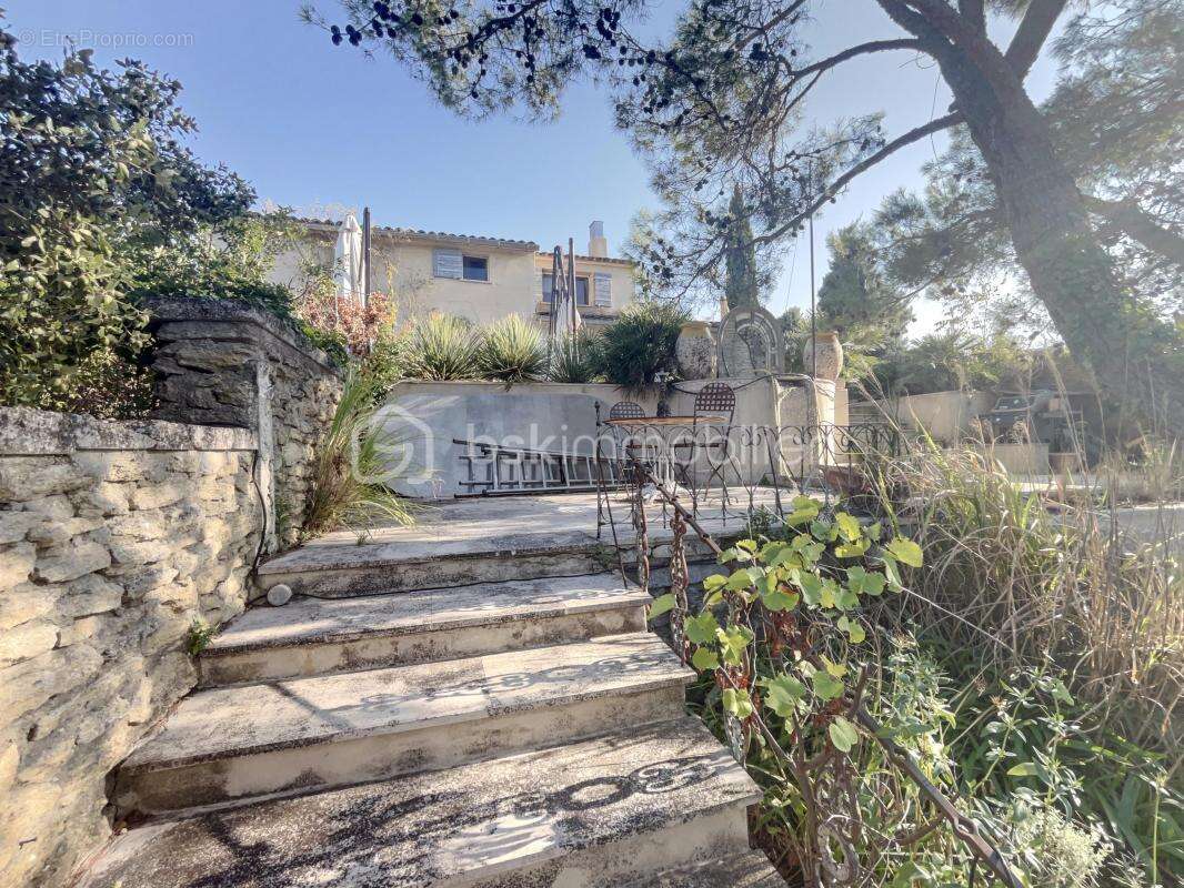 Maison à MENERBES