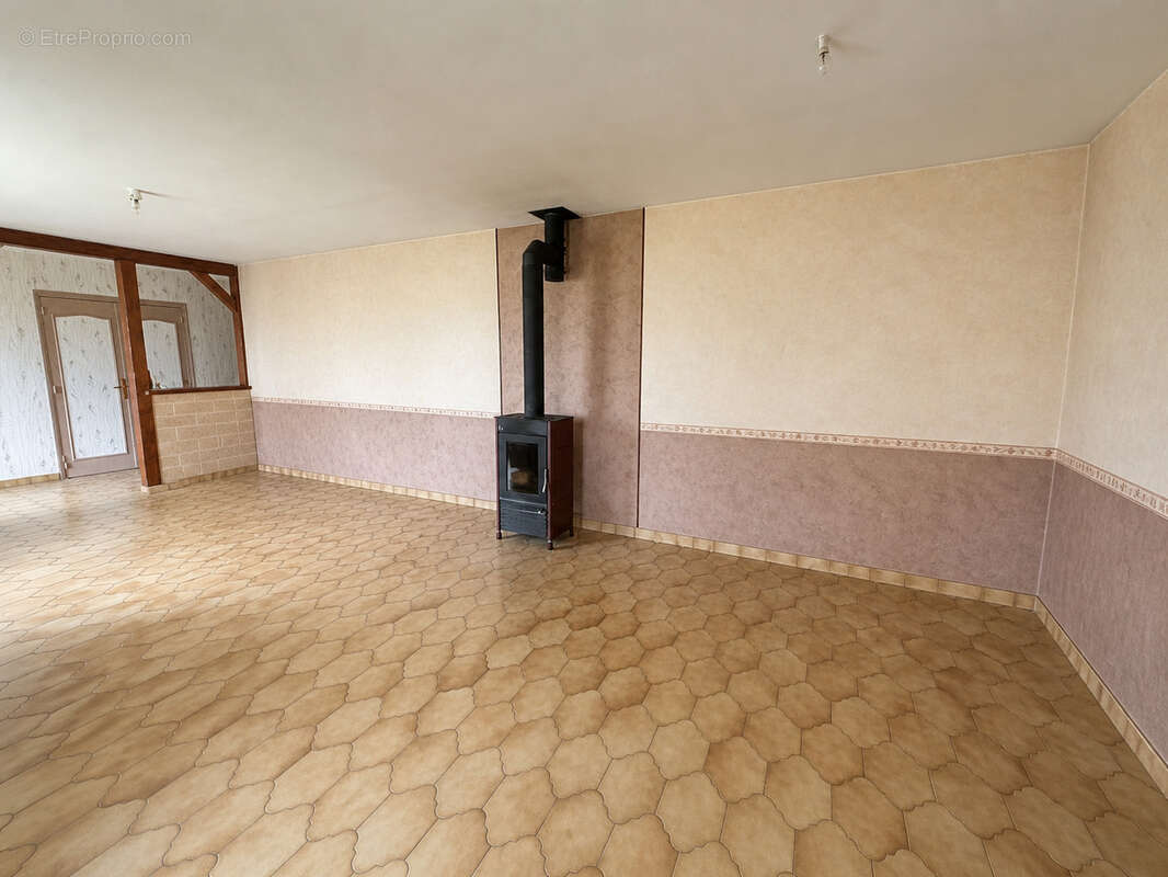 Maison à NAZELLES-NEGRON