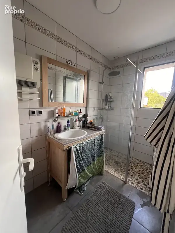 À Joué-Lès-Tours, maison avec piscine, belle véranda, 4 chambres à acheter - photo 14