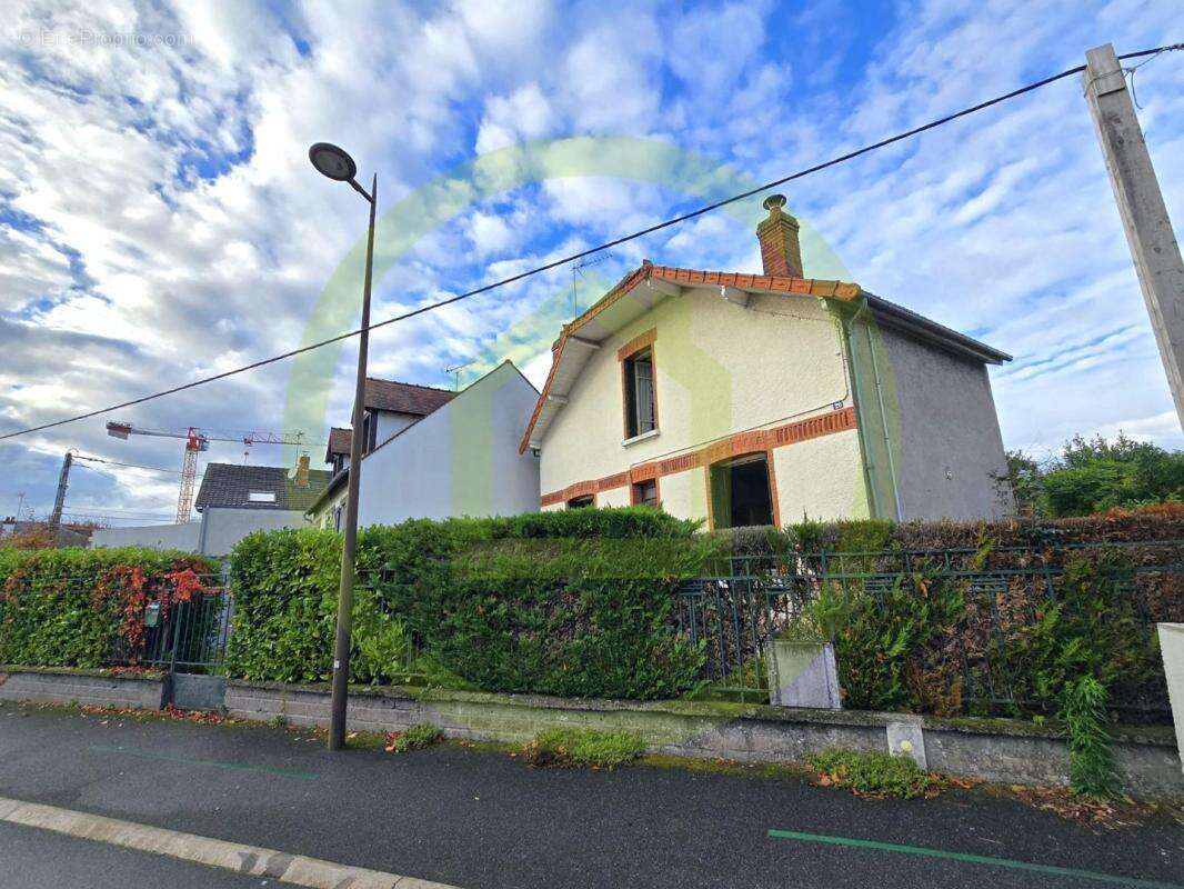 Maison à FLEURY-LES-AUBRAIS