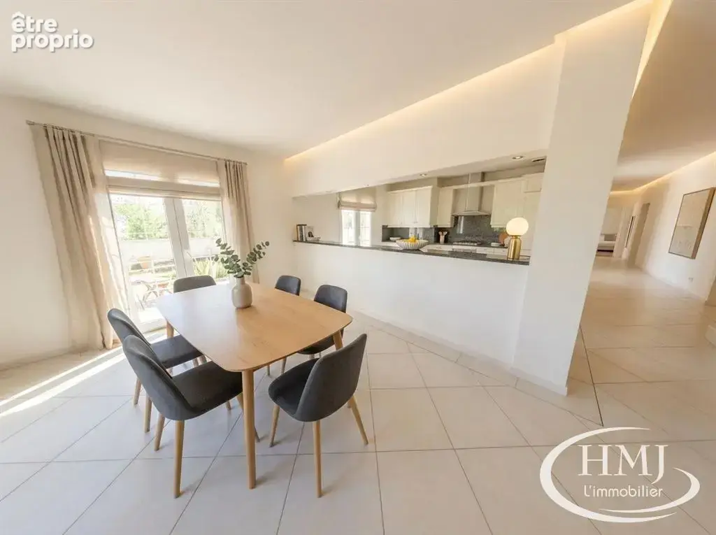 Maison 8 pièces 212 m² à vendre à Courcouronnes (91080) - photo 4