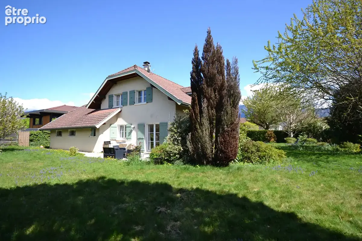 SAINT JORIOZ - Maison familiale de 185 m² au coeur du village à vendre - photo 4