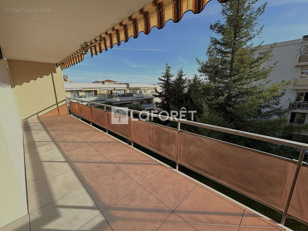Appartement à SAINT-LAURENT-DU-VAR