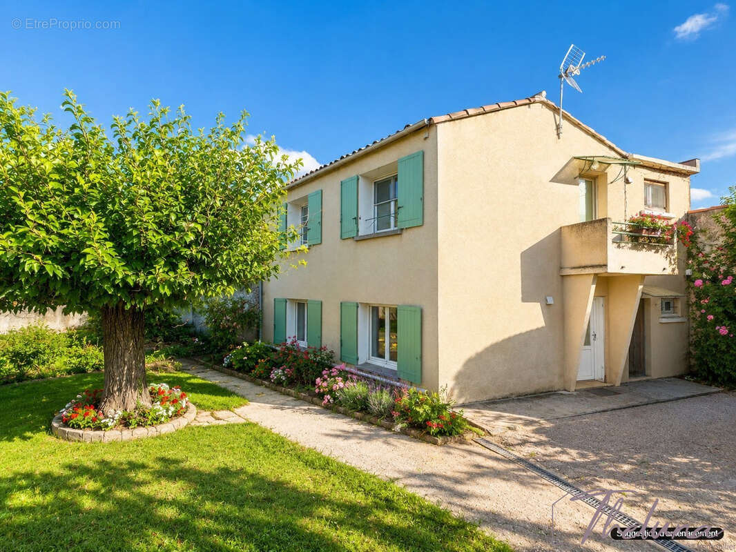 Maison à JONQUIERES-SAINT-VINCENT
