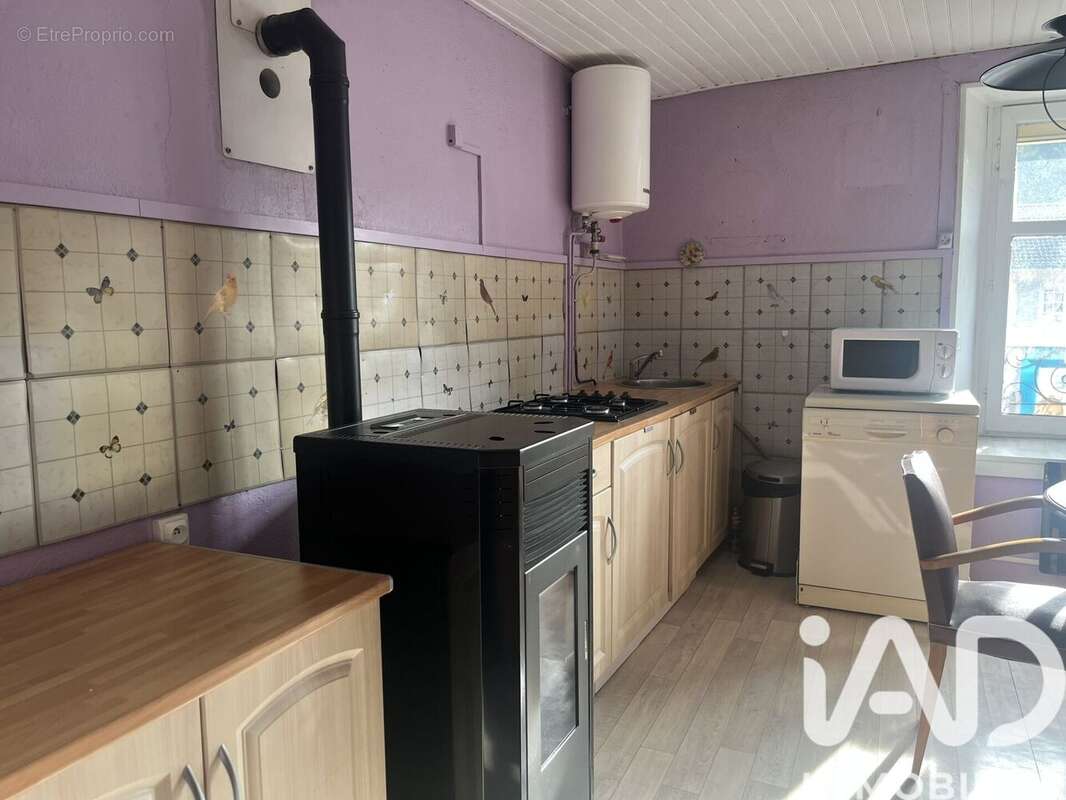 Maison 52 m² à Sail-Sous-Couzan  - photo 5