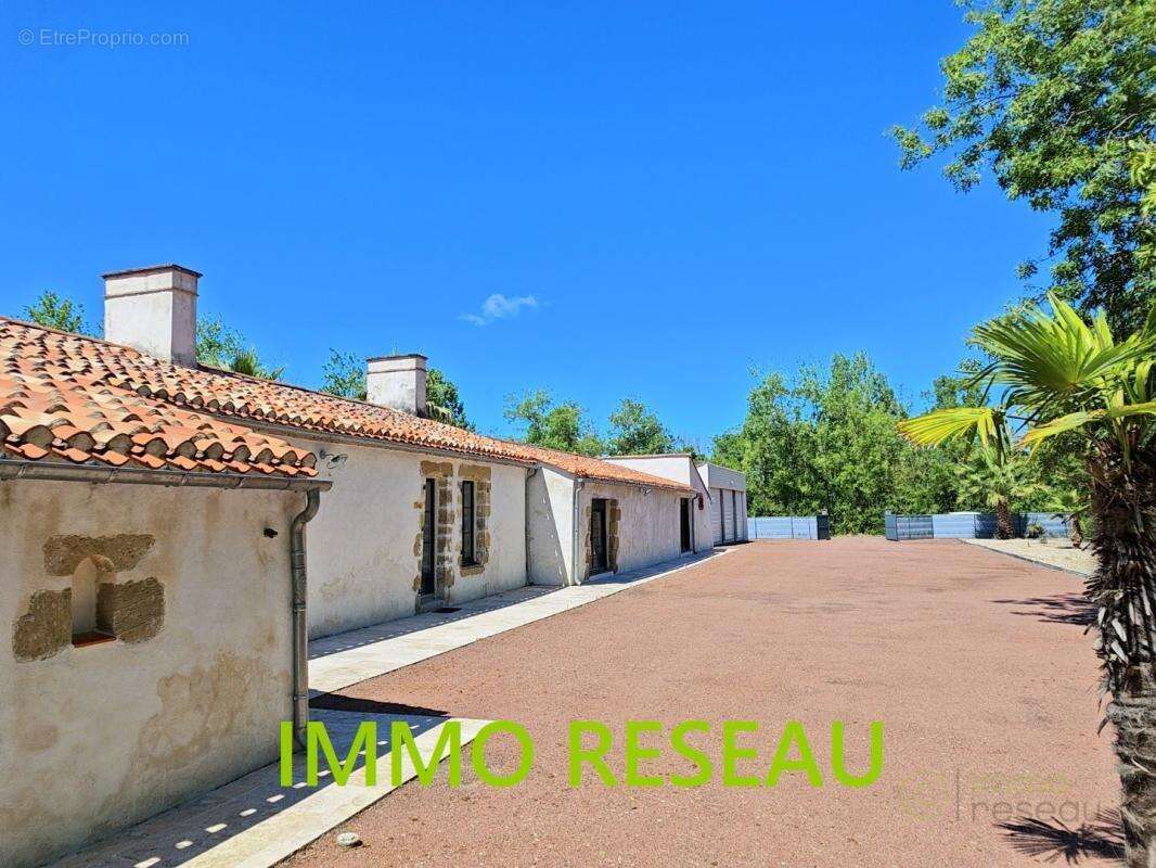 Maison 287 m² à Sallertaine  - photo 3