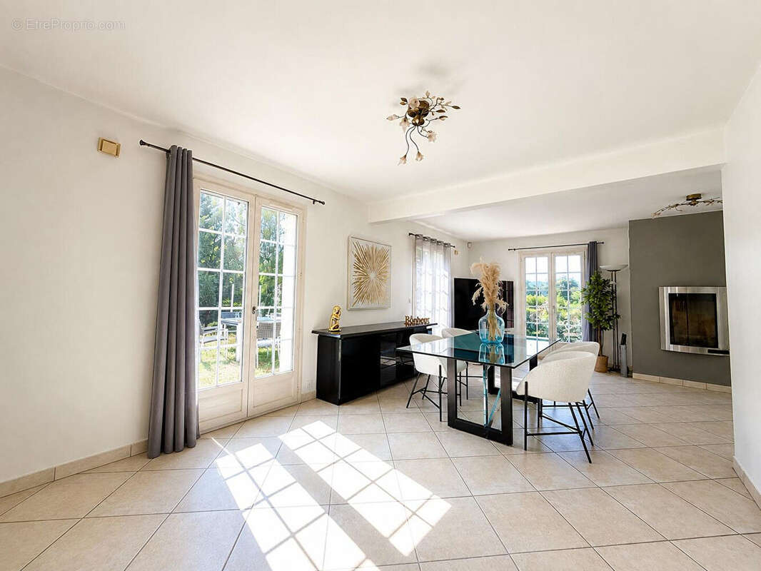 Maison spacieuse dans le coeur de Condé Ste Libiaire - photo 2