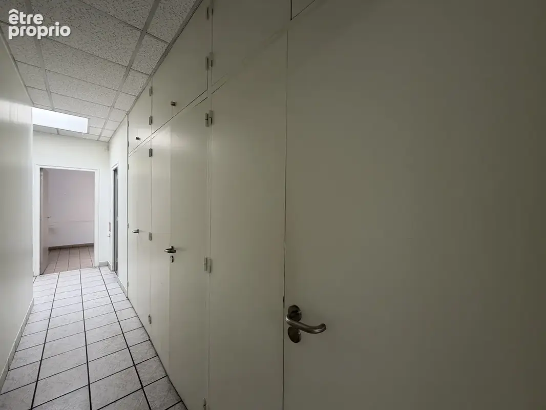 Locaux Professionnels - Zone INGRE - 375 m2 Plain Pied - photo 8