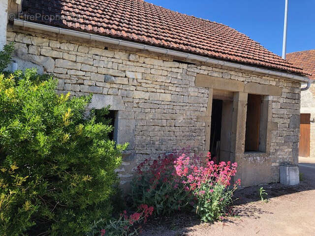 Maison à NOYERS