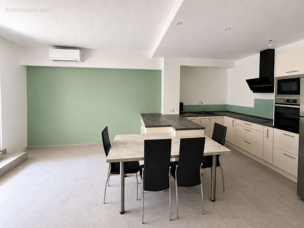 Quartier ARCEAUX- Appartement 3 pièces de 67 m2 avec terrasse et cave  - photo 2