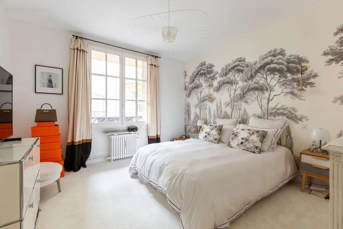 Appartement à PARIS-16E