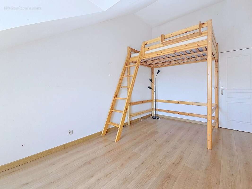 La varenne - duplex dernier etage - photo 7