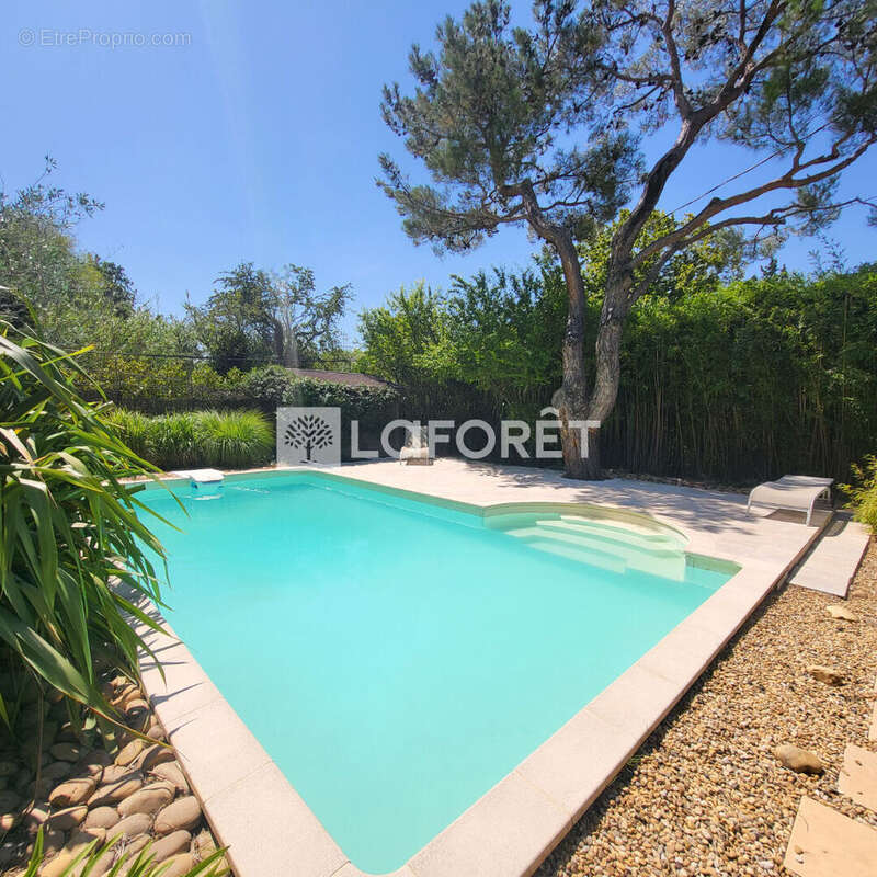 Maison à L'ISLE-SUR-LA-SORGUE