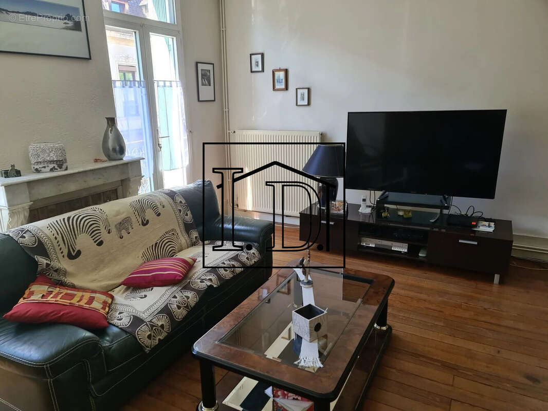 SALON 1er - Maison à BERGERAC