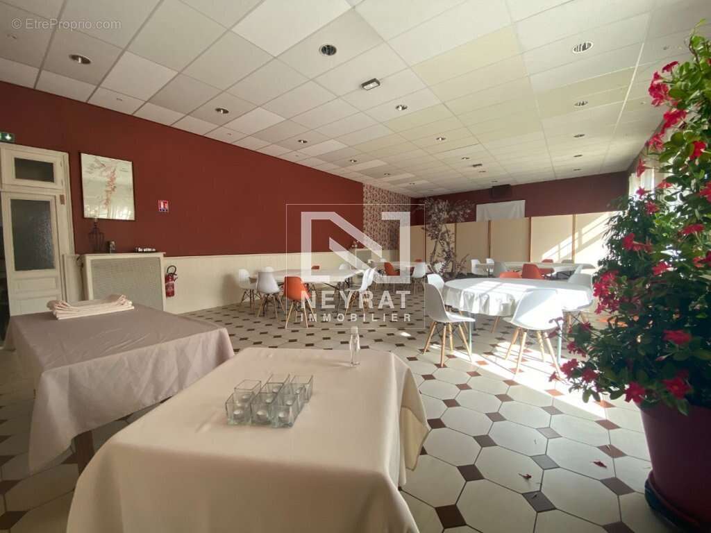 Commerce à PARAY-LE-MONIAL