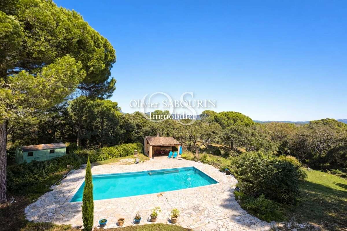 Maison à ROQUEBRUNE-SUR-ARGENS