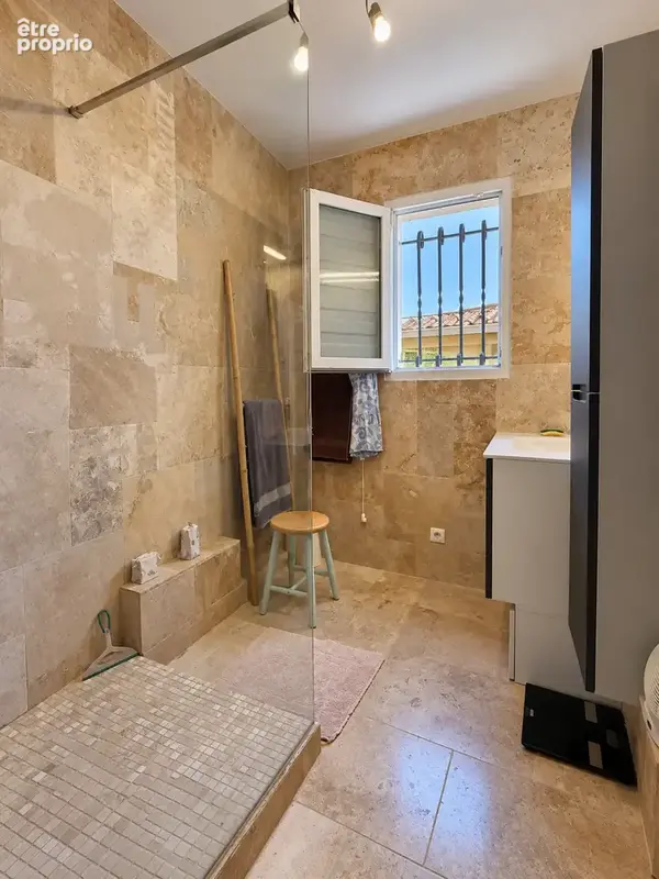 Jonquieres- villa plain pied 5 pieces avec piscine sur 960m2 de terrain - photo 10