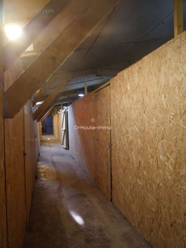 Parking à SAINT-HERNIN