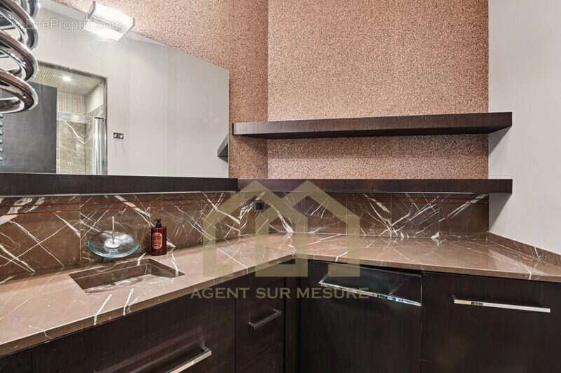 Appartement à PARIS-8E