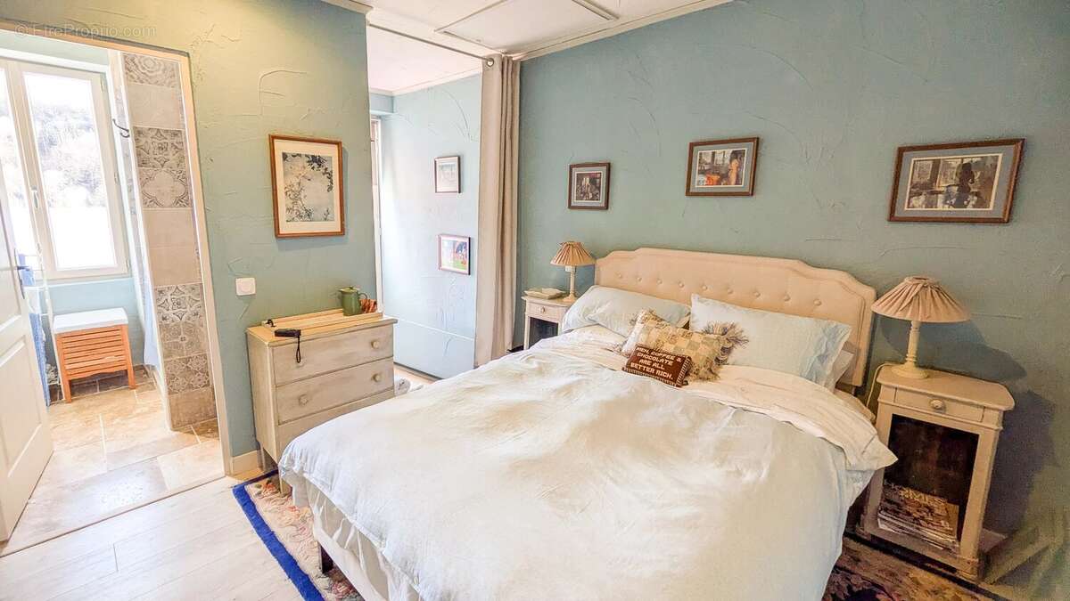 Maison de village rénovée - trois chambres et trois salle d'eau avec jardin et garage - photo 6