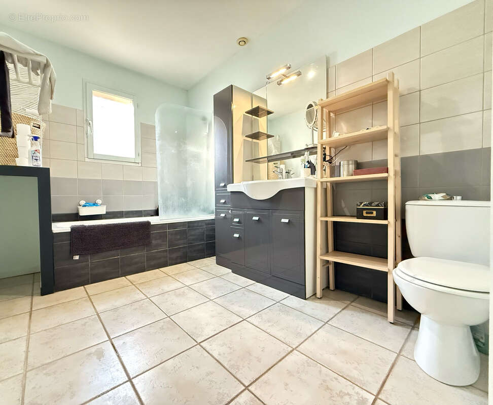 Maison à SOLLIES-TOUCAS