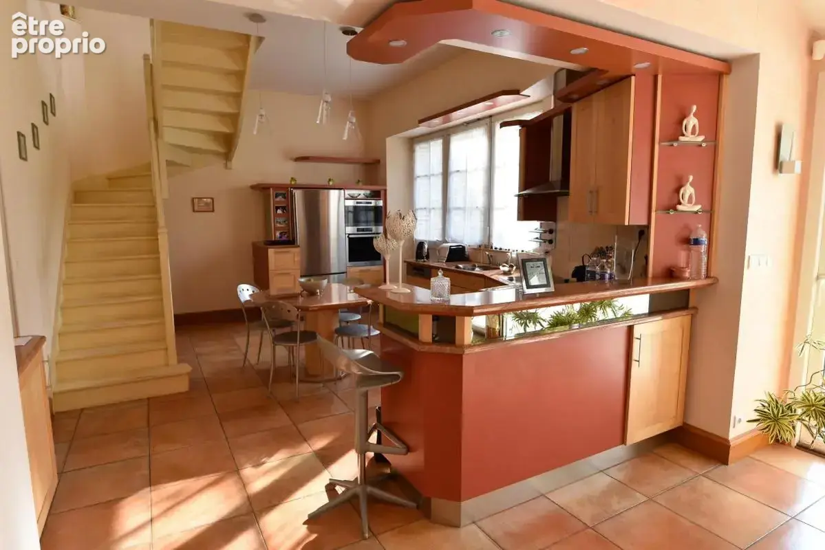 Maison 315 m² à Laval  - photo 5