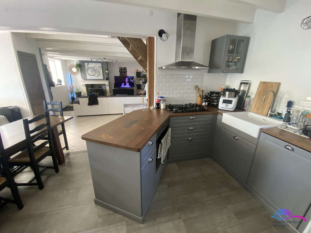 CUISINE - Maison à SAINT-PIERRE-LES-BOIS