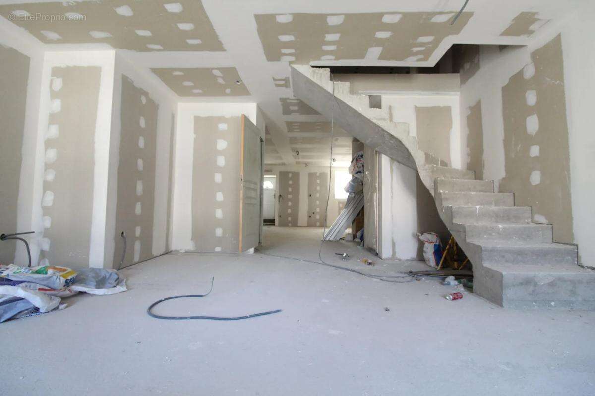 Maison à SAINT-SERNIN-SUR-RANCE