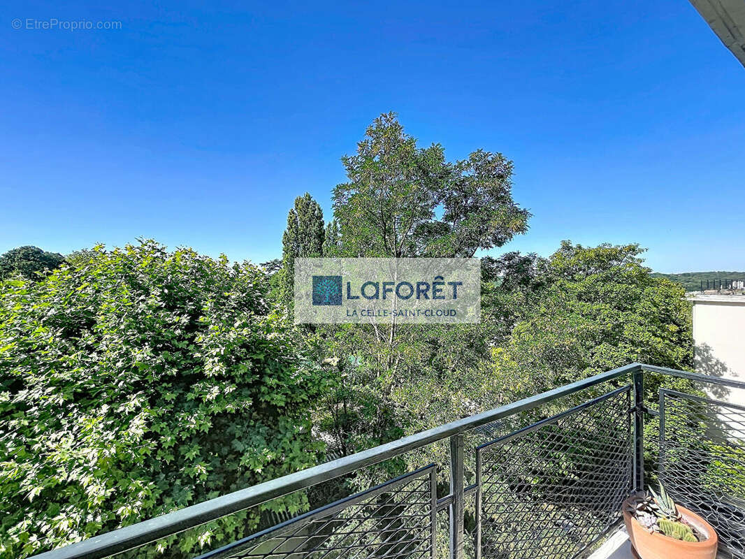 Appartement à LA CELLE-SAINT-CLOUD
