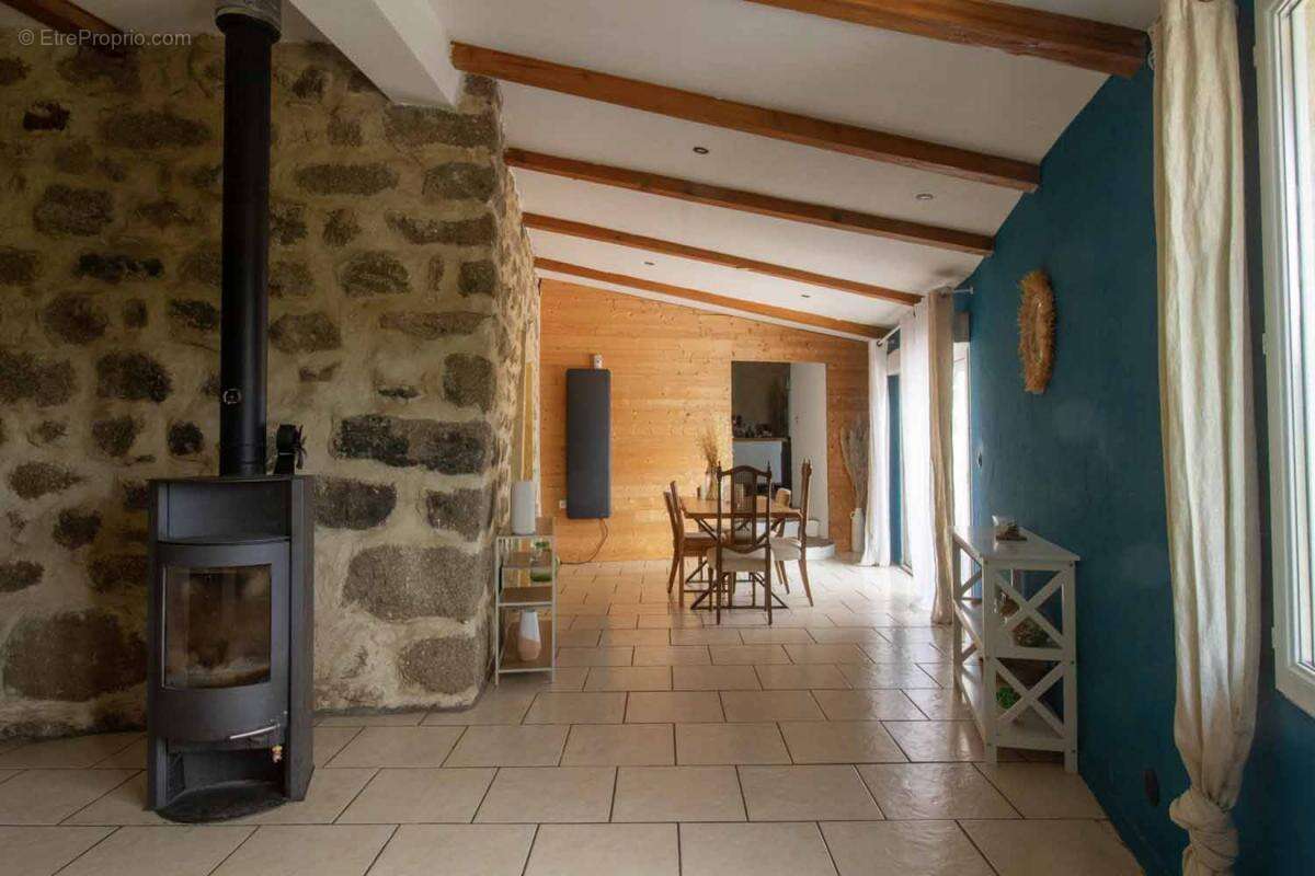 Maison à SAINT-CIERGE-LA-SERRE