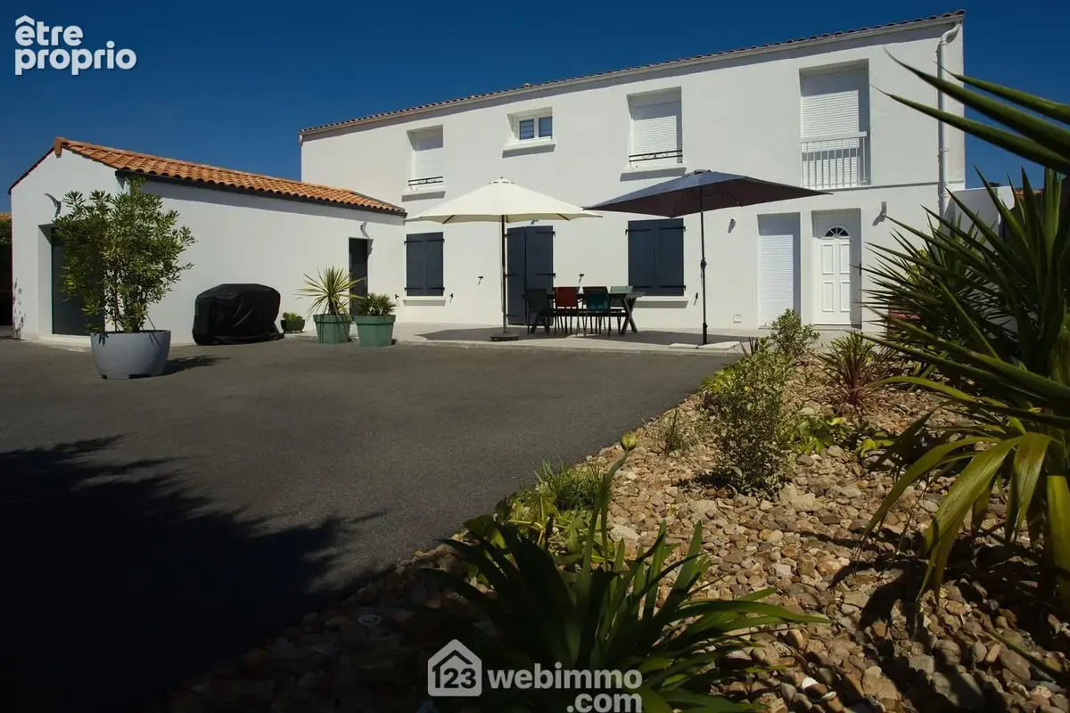 Maison 11 pièces 239 m² à vendre à Nieul-Sur-Mer (17137) - photo 2