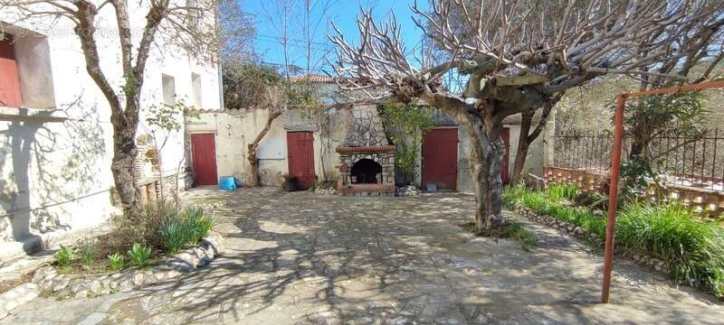 Maison à SAINT-JULIEN-LES-ROSIERS