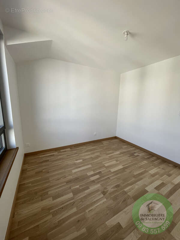 Appartement à LA TOUR-DE-SALVAGNY