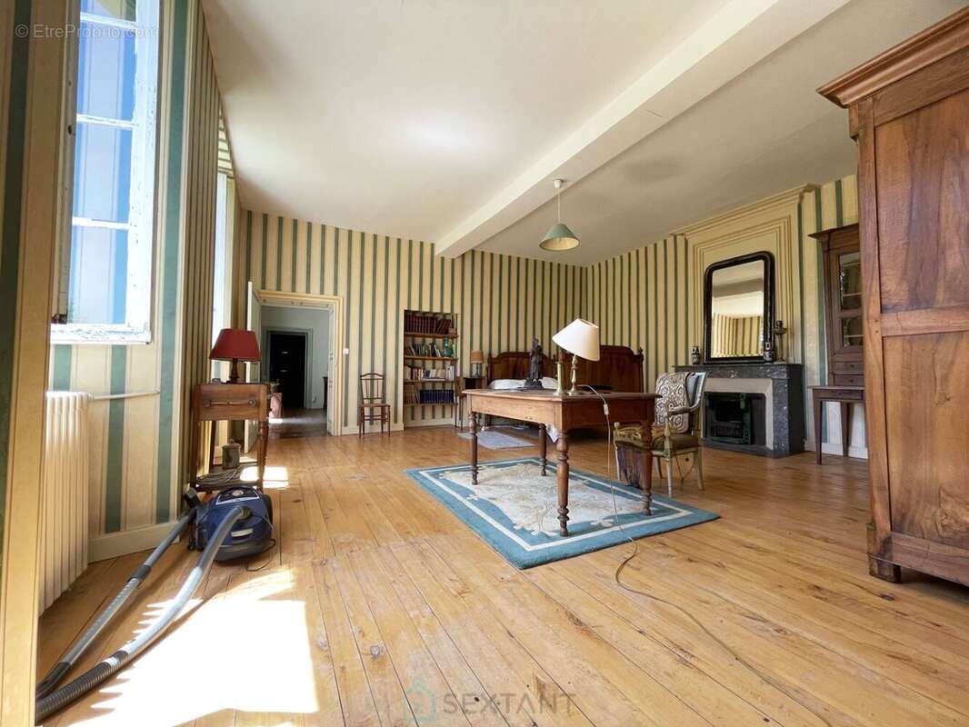 Maison à BARBEZIEUX-SAINT-HILAIRE