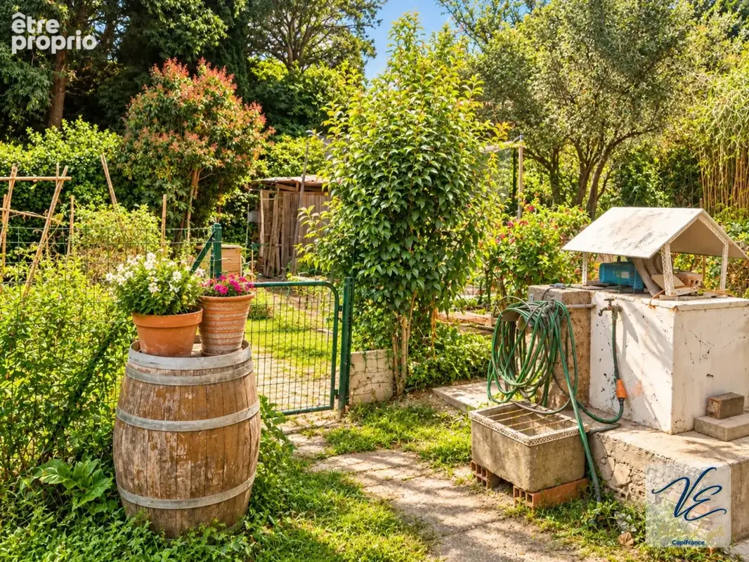 À azille – maison bourgeoise rénovée de 259 m² avec 5 chambres, jardin piscinable, puits et garage - photo 16
