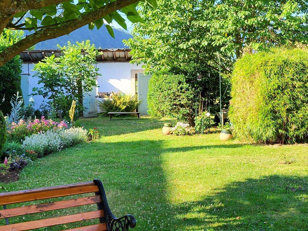 Maison à SAINT-CHRISTOPHE-SUR-GUIERS