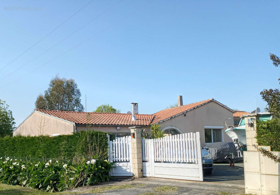 Maison à MORTAGNE-SUR-GIRONDE