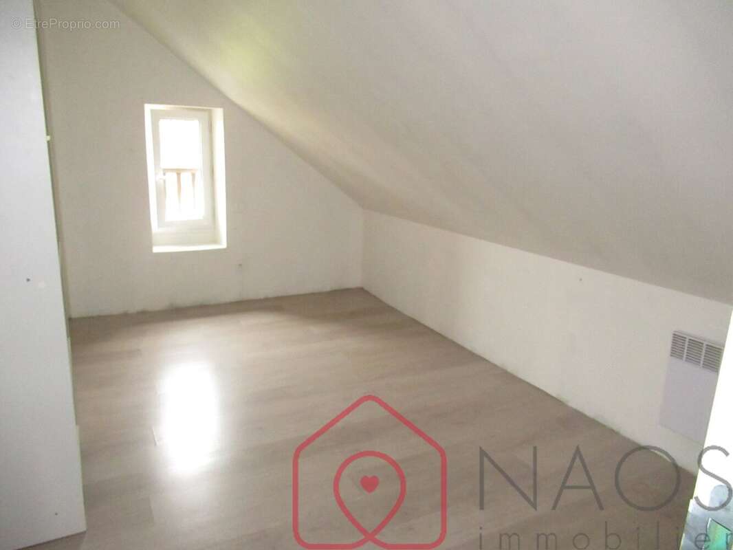 Maison à COURTILLERS