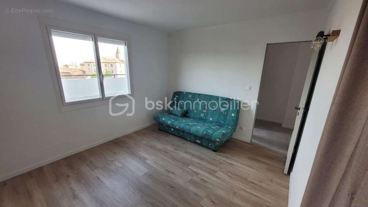 Appartement à BAGNOLS-SUR-CEZE
