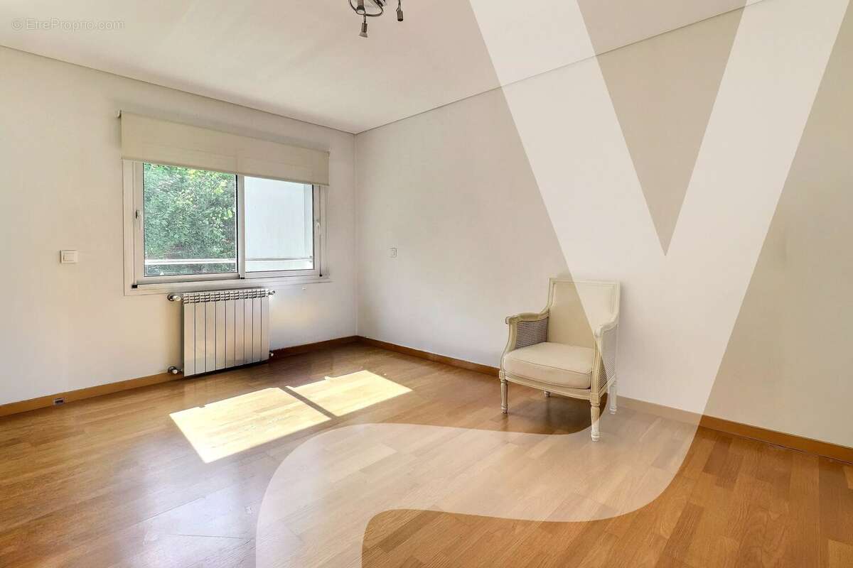 Chennevières-sur-Marne à la limite de La Varenne - Maison familiale de 6 pièces - photo 8