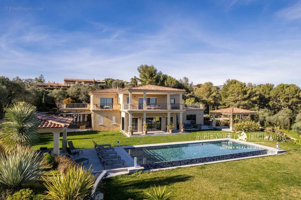 Maison à ROQUEFORT-LES-PINS