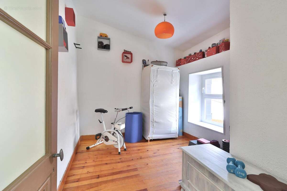 Photo 8 - Maison à SAINT-GENIS-LES-OLLIERES